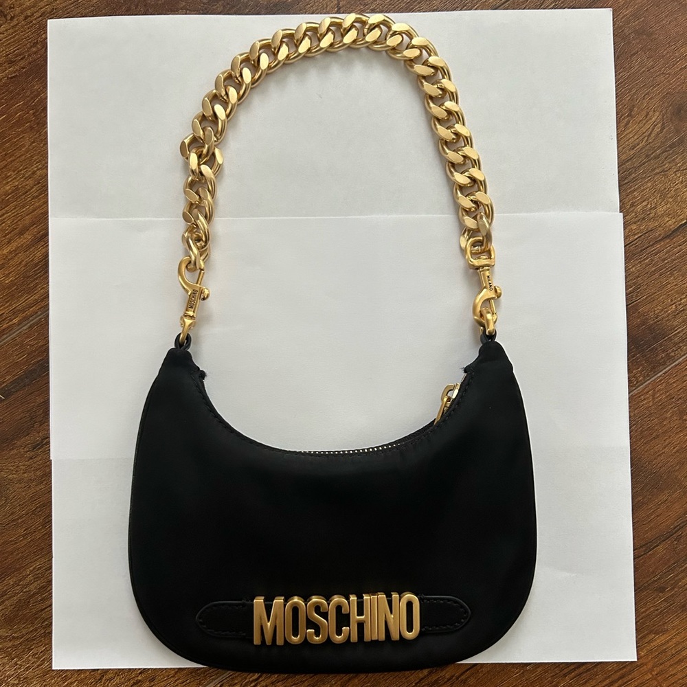 Moschino gold logo letter shoulder bag✨